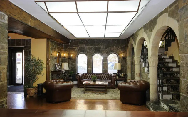 Hotel Leonor Miron