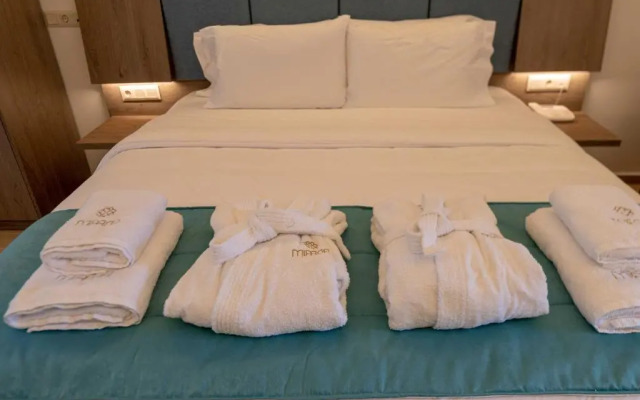 Mirror Hotel
