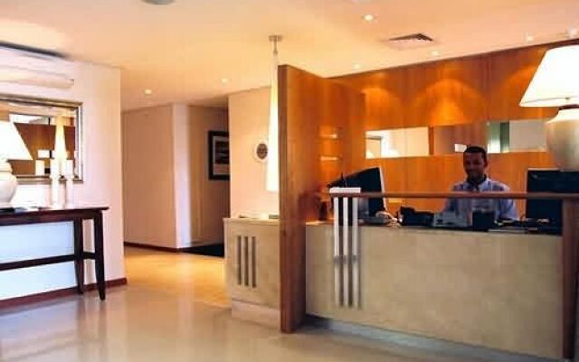 Island Club Hotel & Apartments