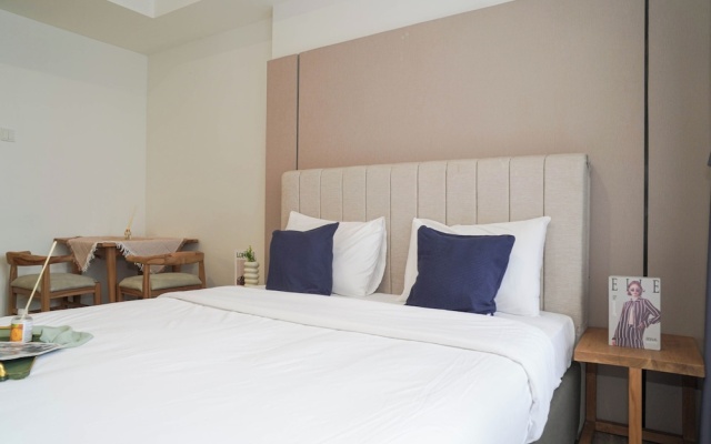 Chic Brown Touch Studio At Apartment Collins Boulevard – Guest Rooms – Tangerang