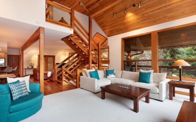 Luxury 5 Bedroom Blueberry Chalet