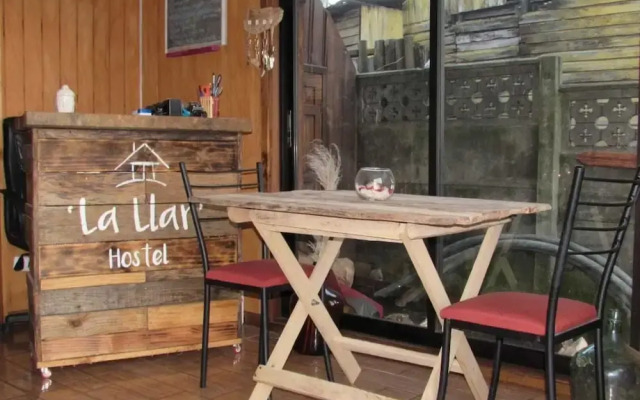 La Llar Hostel