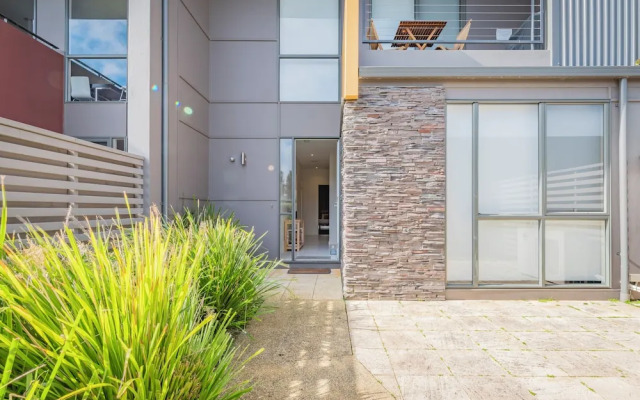 3 Bedroom Condo - Access to Pool Torquay