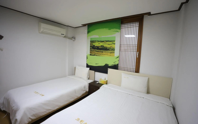 Twins Hotel