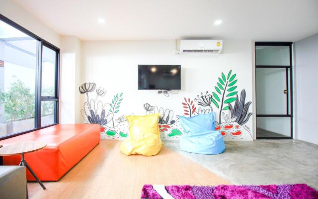 Super OYO 426 All Day Hostel @ Sukhumvit