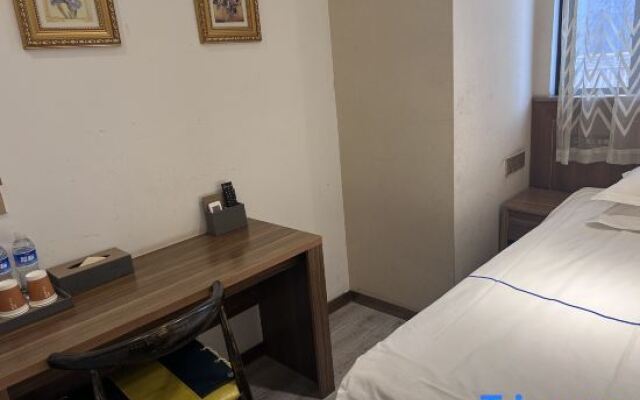 Ruo Bi Lin Hotel（Shanghai Lujiazui Century Avenue Metro Station Hotel）