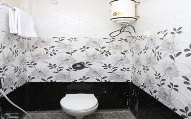 OYO 13452 Hotel Grand Sheela