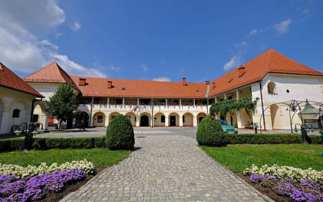 Chalet Podgorje With Pool