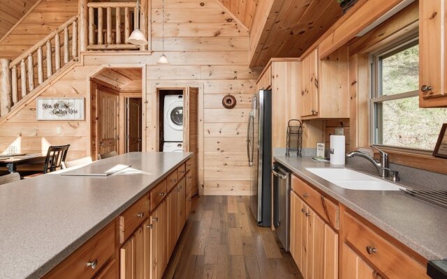 Lakey Gap Lodge - 4 Br Cabin