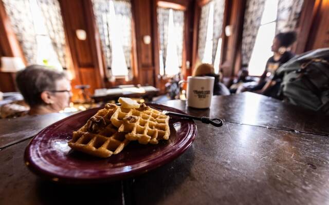 Traveler's Rest Hotel