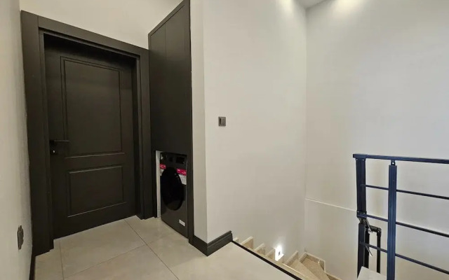 New Flat Large Living Space 2-5 Near By Lara Beach
