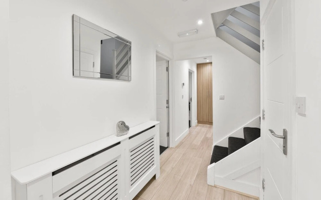 Rochfords Serviced House with 5 Bedrooms