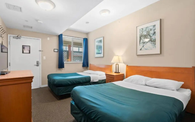 Squamish Adventure Inn & Hostel