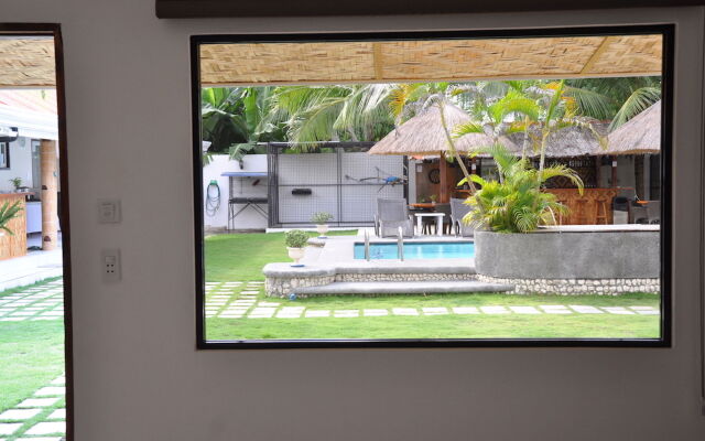 Parrot Resort Moalboal