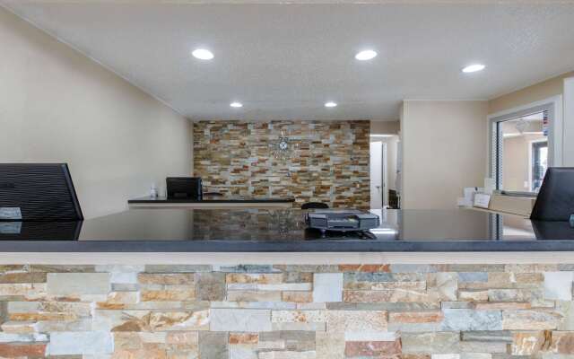 Rodeway Inn Auburn Hills - Detroit