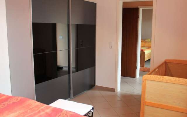 Cozy Holiday Home in Dorf Gutow near Sea