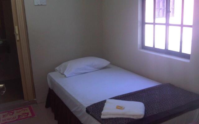 Senja Motel – Guest Rooms – Batu Ferringhi