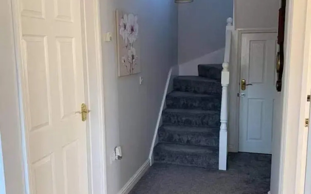 Cozy Beach House in Sandown - 3 Bedrooms