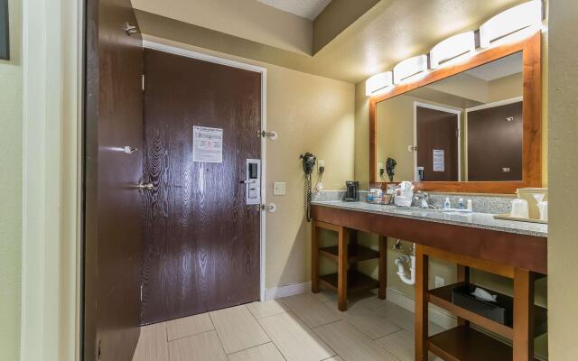 Comfort Inn & Suites Lexington - Hamburg I-75