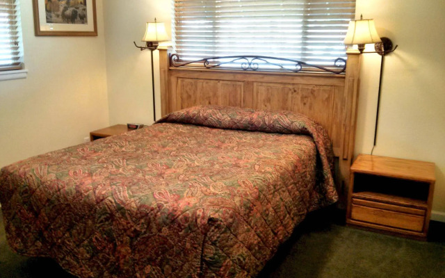 Charm Motel & Suites