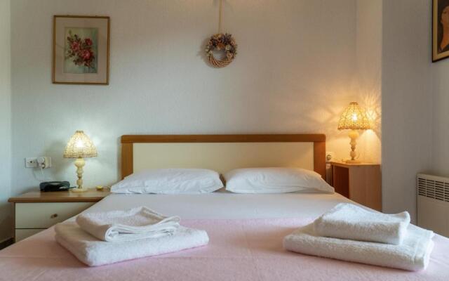 Casa Costa for 7 guests near Fourka beach