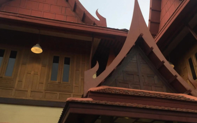 Luang Chumni Village