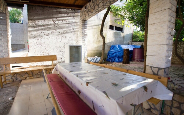 David - 20m From the Beach With Parking - A1