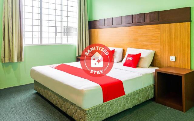 OYO 89408 Royal Hotel