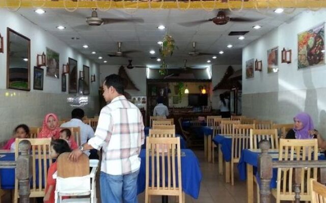 OYO 89850 Mutiara Motel