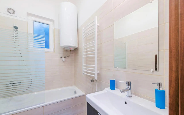 Parking, Ac, 2 Bedroom Design Flat In The Center