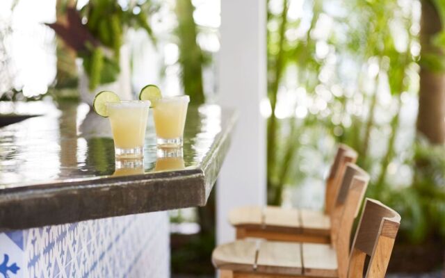 Parrot Key Hotel & Villas