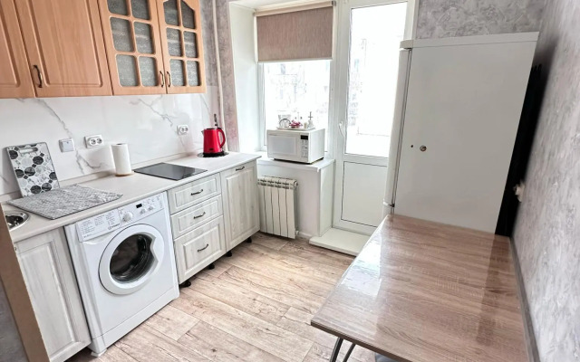 Ideal Apartment (Идеал Апартмент) на улице Первостроителей 1