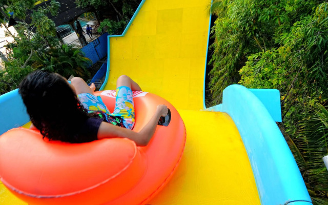 Bukit Merah Laketown Resort