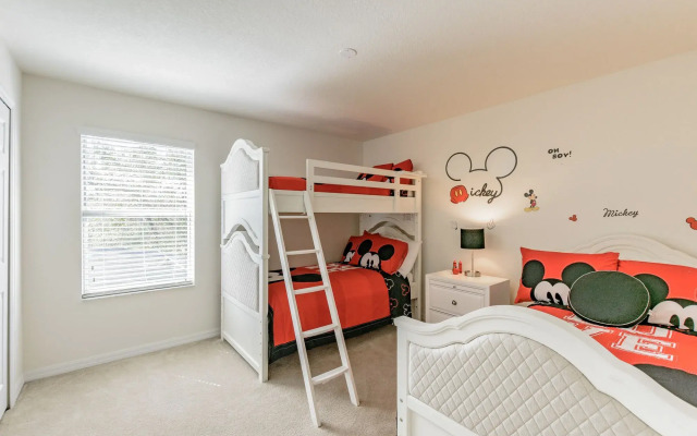 4 bed House/w pool & Garage