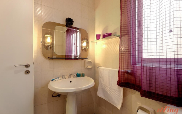 Seaside 2 Bedroom Apt w Side Sea Views - New