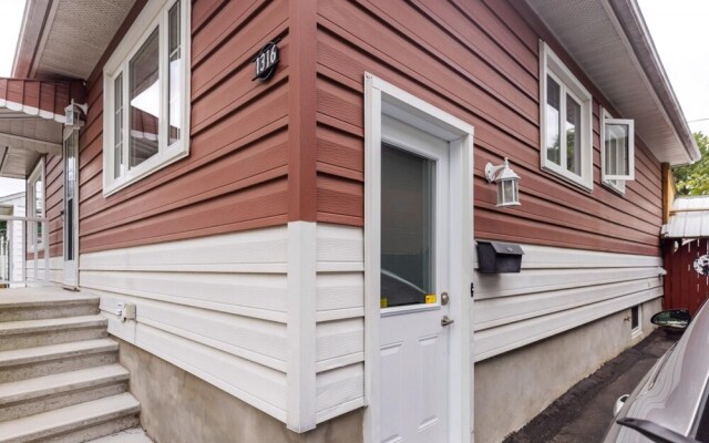 Cozy 1BR Apartment With a King Bed Near Downtown Ottawa