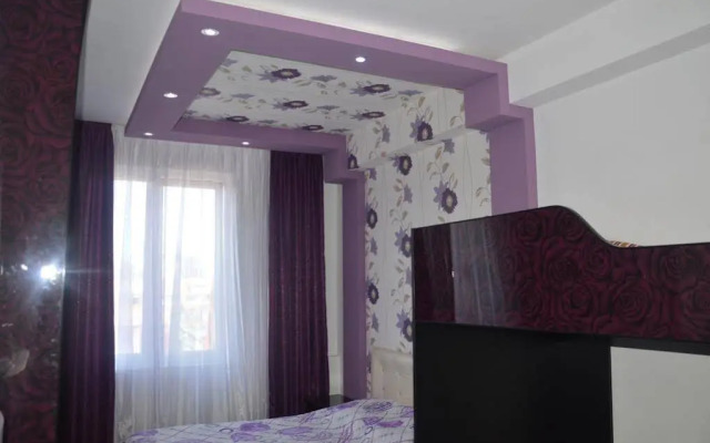 Irakli's Apartment with Terrace