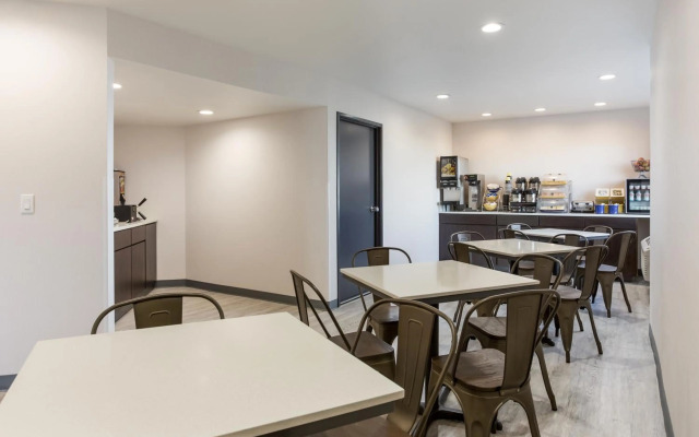 Sleep Inn & Suites