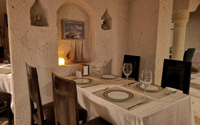 Hermes Cave Hotel