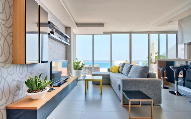 Magnificent Seafront 2-bedroom Sliema penthouse