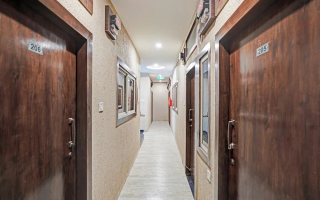 Fabhotel Amrit Palace