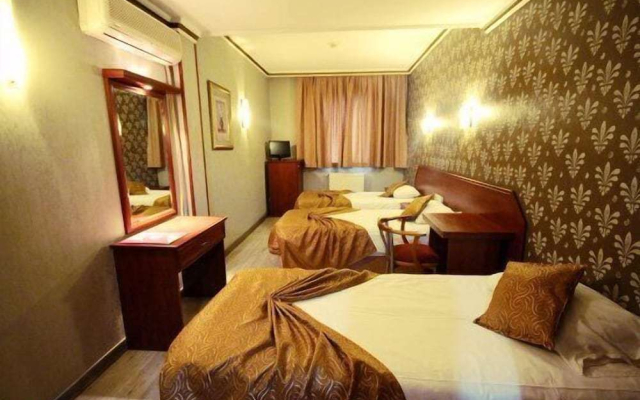 Uzun Jolly Hotel
