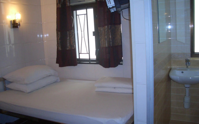 Maple Leaf Guest House