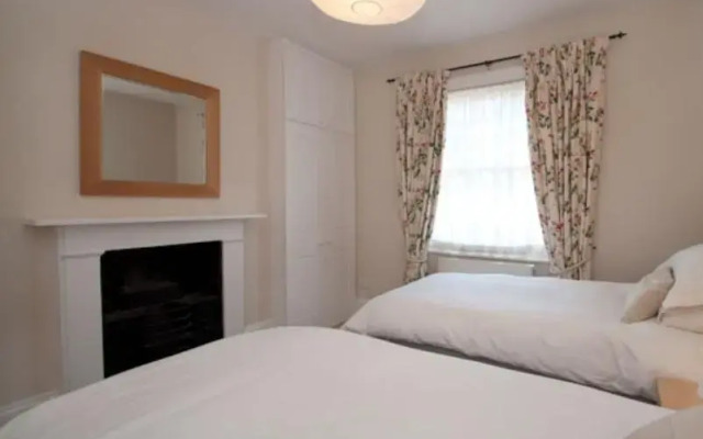 Veeve - 3 Bedroom Family Home - Rowan Road