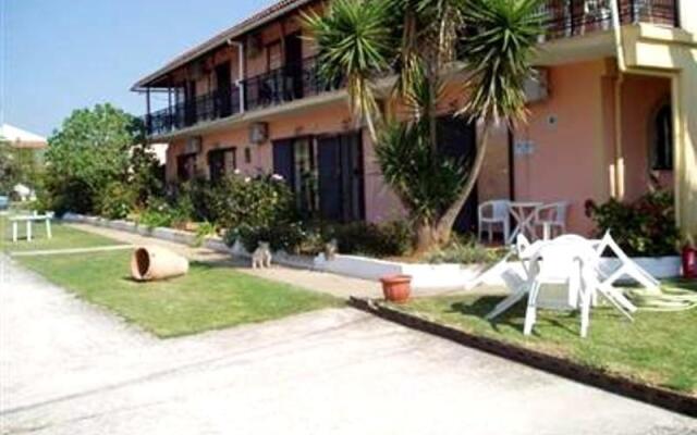 Tzevenos Hotel Apts