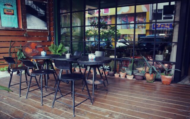 Travel Charger Hostel