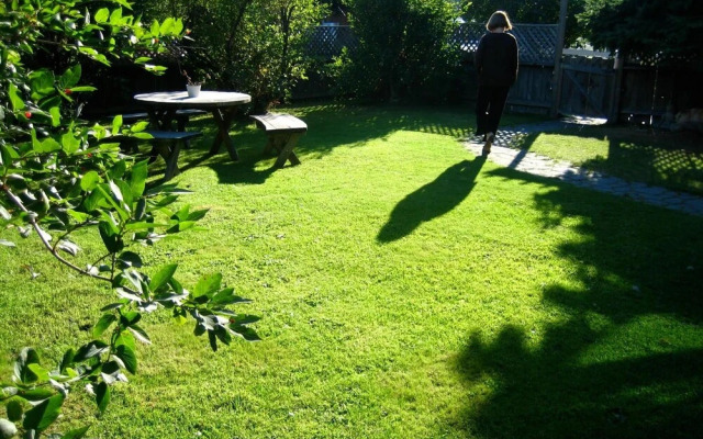 Gardenside Bed and Breakfast