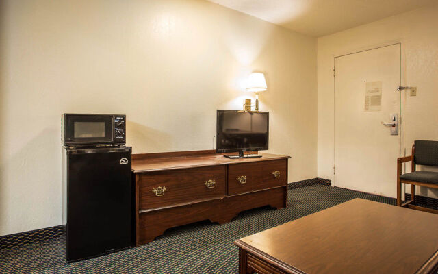 Econo Lodge Inn & Suites Lumberton