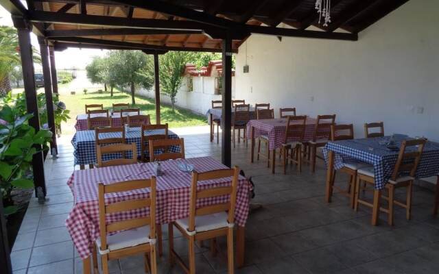 Hotel Sarti Beach