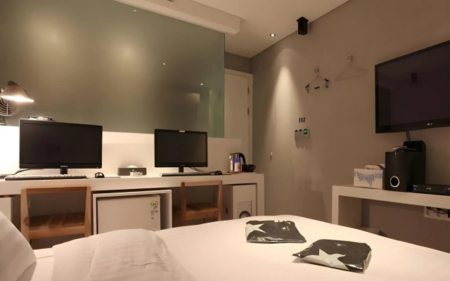 Nine Star Hotel